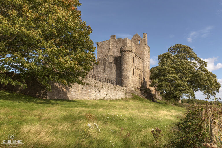 Sunny Craigmillar Castle